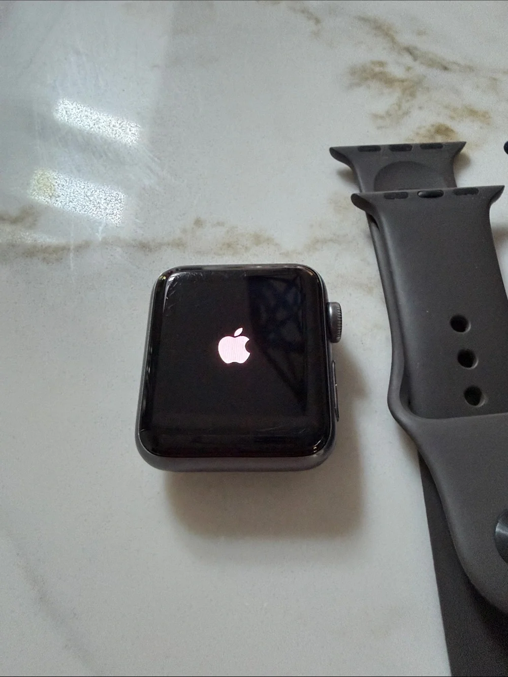 Apple Watch Series 3 38MM GPS + Cellular + 3 watch bands